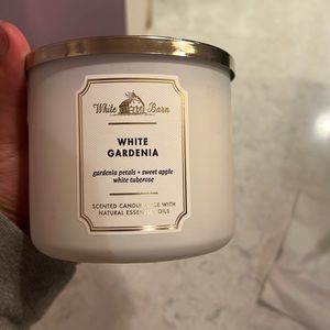 White Barn White Gardenia candle. Bath and body works.